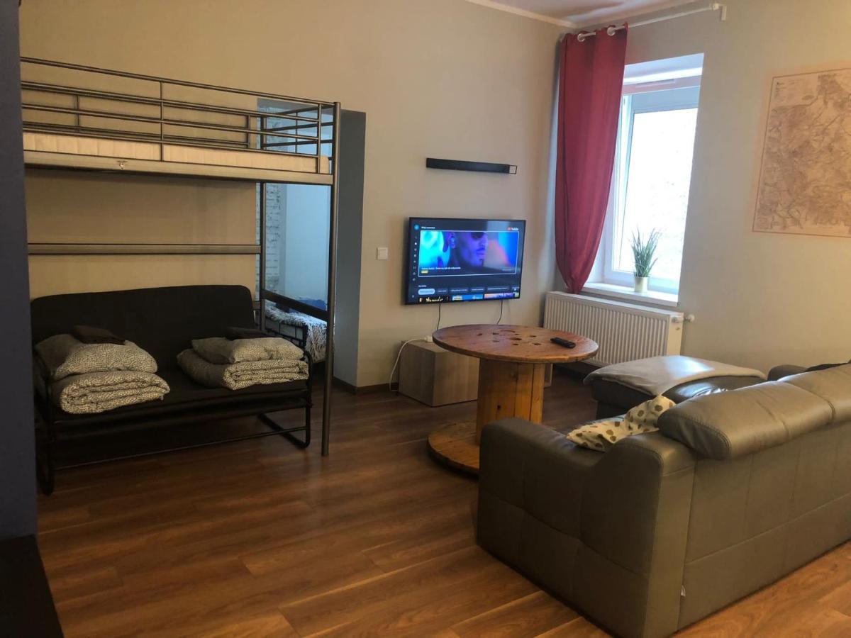 Apartament Srodmiescie 1 Sypialnia Oraz 1 Salon Walbrzych Ngoại thất bức ảnh